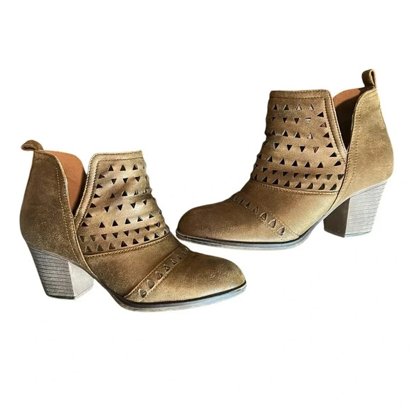 Mata Vegan Leather Laser Cut Bootie Size 7 - Picture 1 of 6